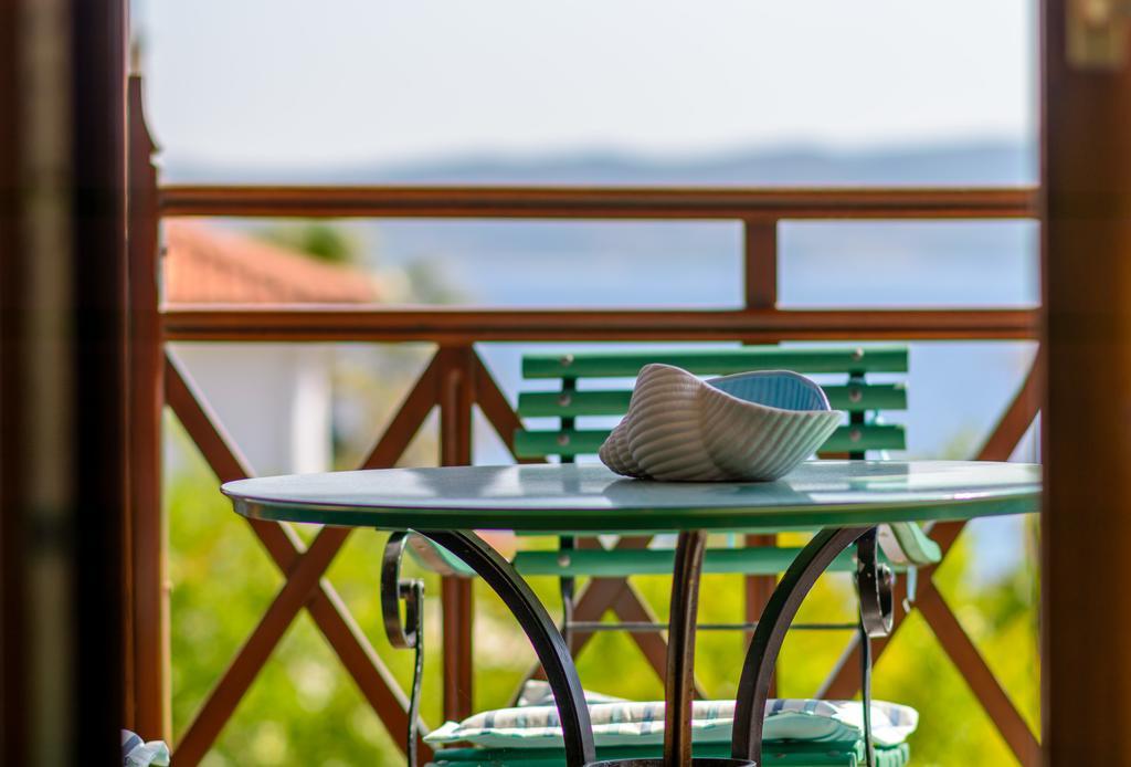 Niriides Hotel Ammouliana Buitenkant foto